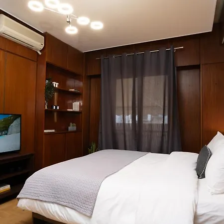 Quiet City Center Apt On A Pedestrian Street-3
